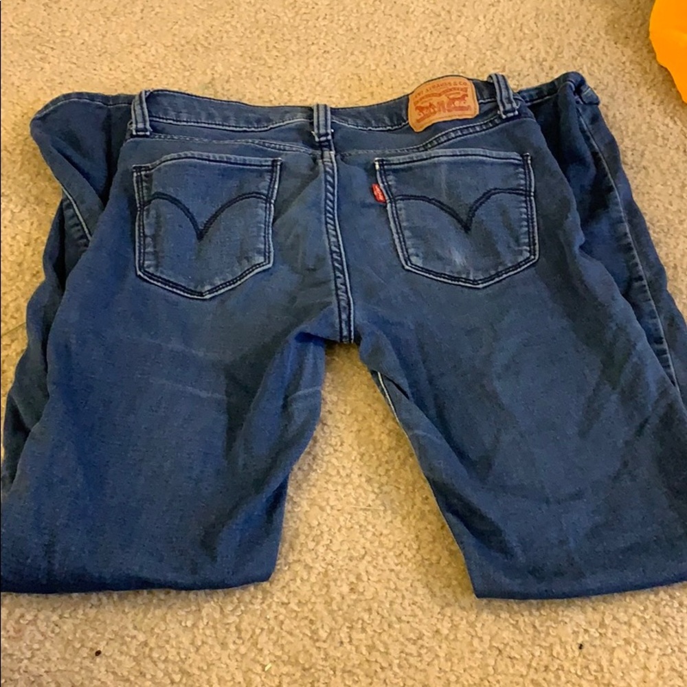 blue denim levi’s jeans